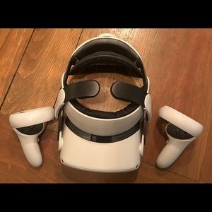 Gently used oculus quest 2 with bo bo VR deluxe head strap.